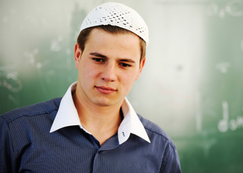 young-man-white-hat